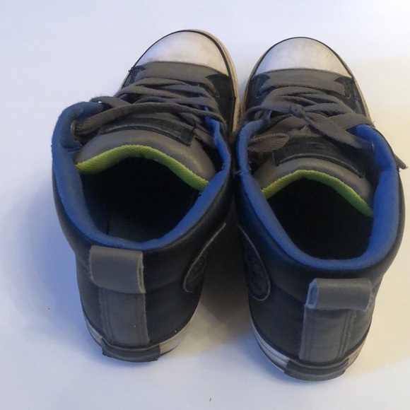 Size 4 kids Leather high top converse all stars ⭐️ - Picture 3 of 5